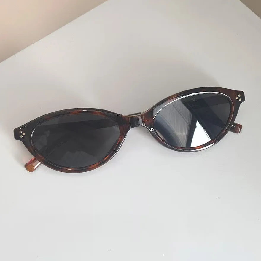 Retro Cat-Eye Foldable Sunglasses Portable Mini Pocket Shades with Case UV400 Protection Vintage Narrow Frame Sun Glasses - Image 2